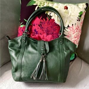 Genuine leather bag- beautiful modern color! 💚💚💚